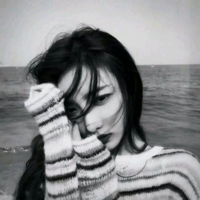 女生高清伤感黑白头像图片