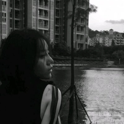 女生高清伤感黑白头像图片