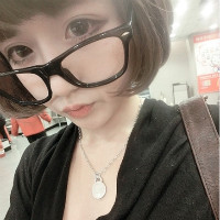 女生头像带眼镜框可爱图片