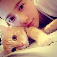 qq头像真人男女生抱猫情侣图片
