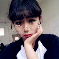 女生头像带眼镜框可爱图片