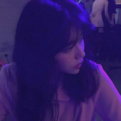 真人女生头像唯美梦幻紫色系