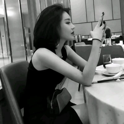 女生高清伤感黑白头像图片
