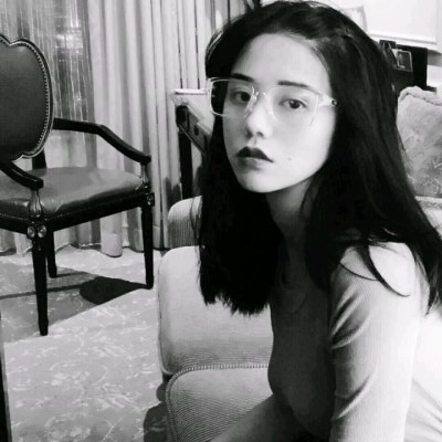 女生高清伤感黑白头像图片
