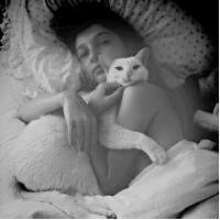 qq头像真人男女生抱猫情侣图片