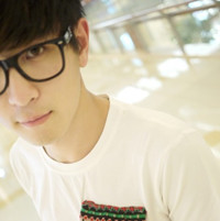 照片头像男生帅气15岁左右