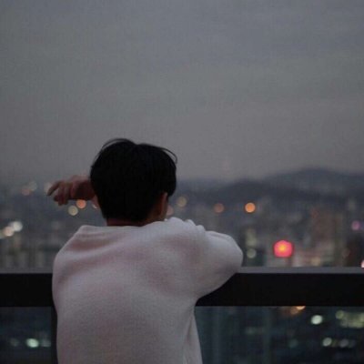 孤单一个人伤感男生背影头像图片