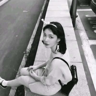 女生高清伤感黑白头像图片