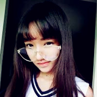 女生头像带眼镜框可爱图片
