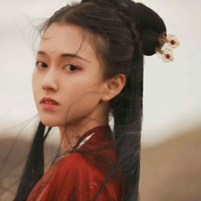 女生红色古风头像超仙