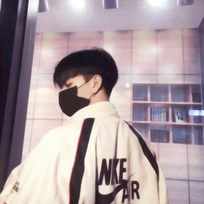 真人网图头像男伤感帅气图片