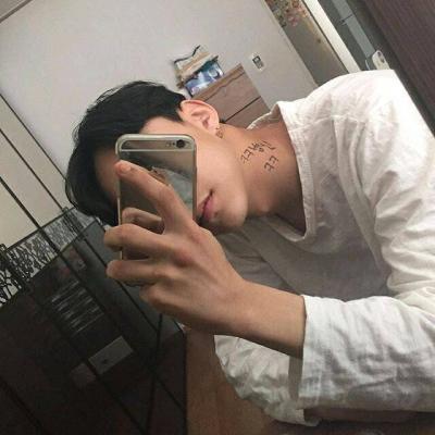 男生成熟头像冷酷帅气图片