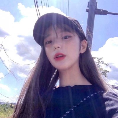 戴帽子女生头像时尚高清图片