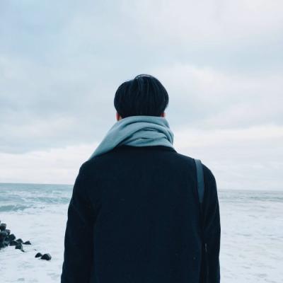 头像孤独背影男生伤感图片