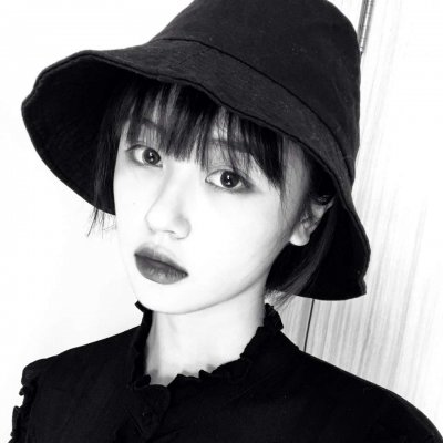 戴帽子女生头像时尚高清图片