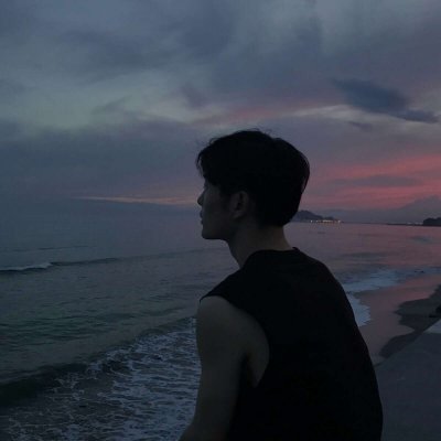 头像孤独背影男生伤感图片