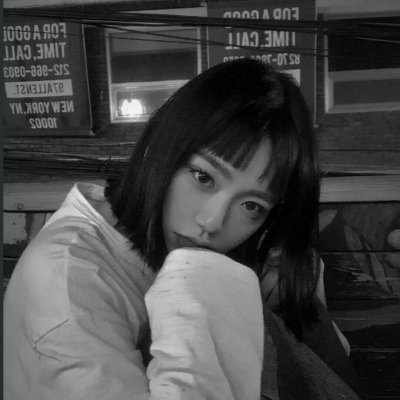 女生头像伤感黑白颓废图片