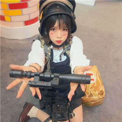 真人女生吃鸡头像图片
