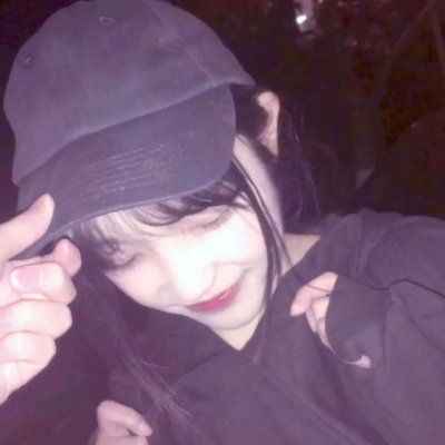 戴帽子女生头像时尚高清图片