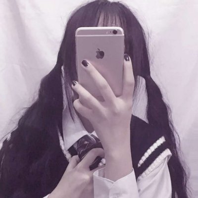 女生拿手机挡脸头像照片