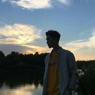 头像孤独背影男生伤感图片