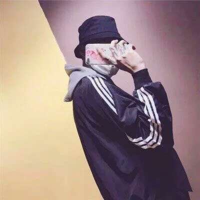 头像孤独背影男生伤感图片