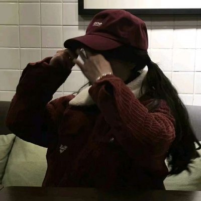 戴帽子女生头像时尚高清图片