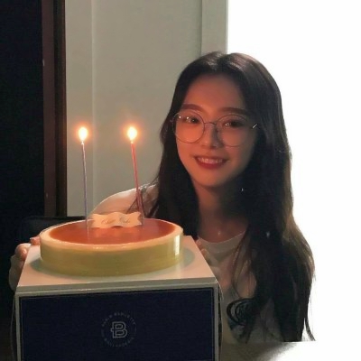 微信头像戴眼镜女