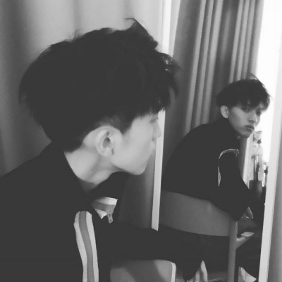 炫酷男生头像黑白