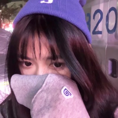 紫色系女生头像真人背景图片