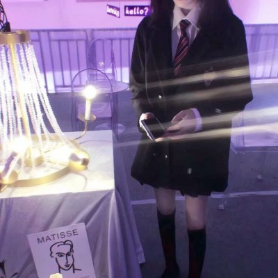 紫色系女生头像真人背景图片