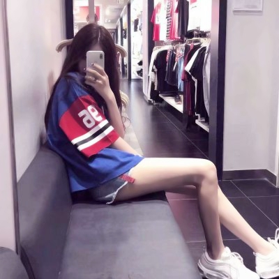闺蜜头像拿手机挡脸