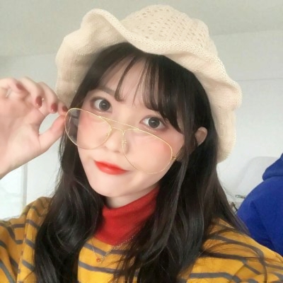 微信头像戴眼镜女