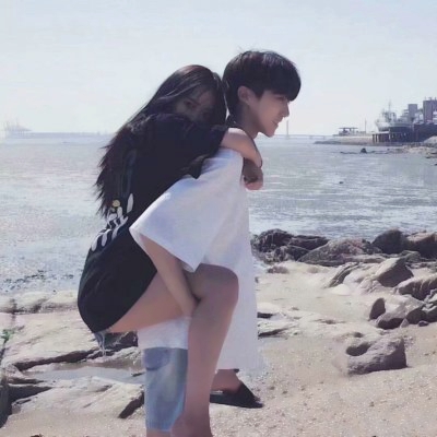 真人双人拥抱接吻情侣头像一对