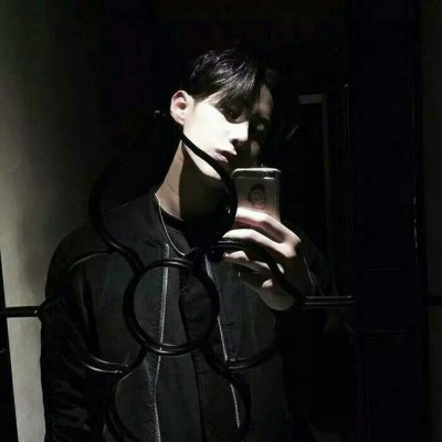 炫酷男生头像黑白