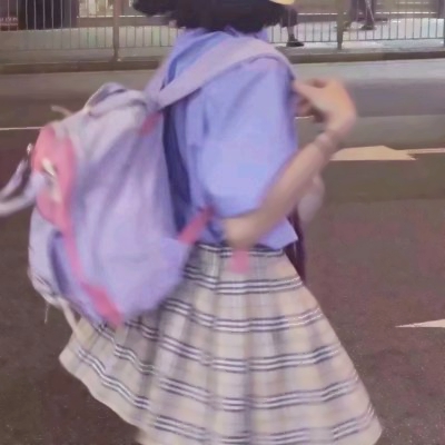 紫色系女生头像真人背景图片