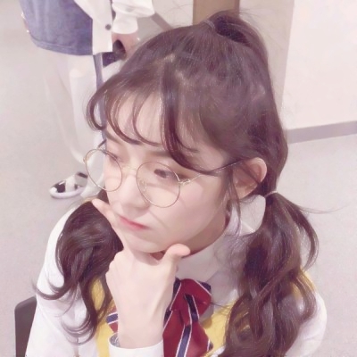 微信头像戴眼镜女