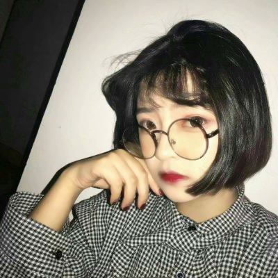 微信头像戴眼镜女