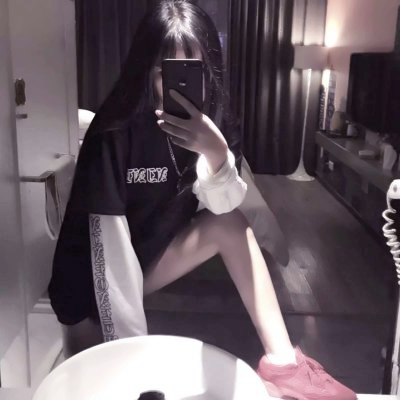 闺蜜头像拿手机挡脸