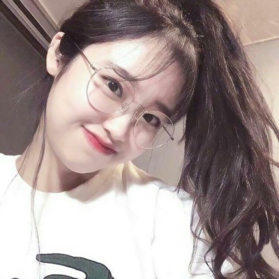 微信头像戴眼镜女