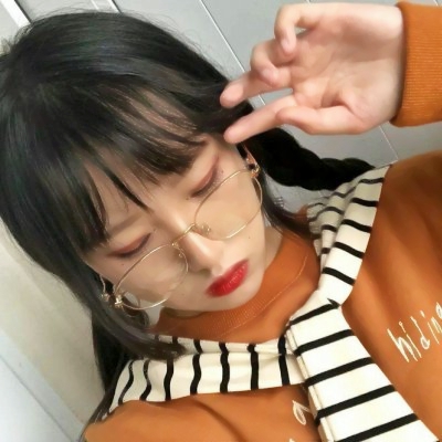 微信头像戴眼镜女