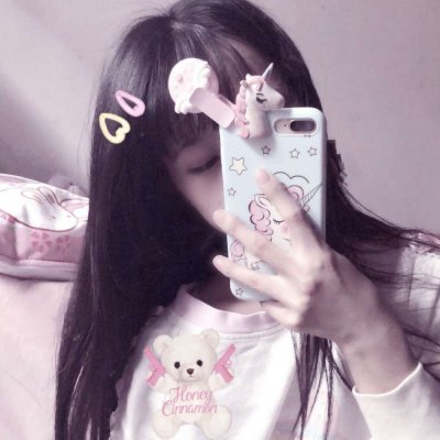 女生微信头像拿手机挡脸的霸气图片