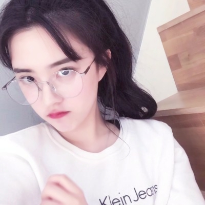 微信头像戴眼镜女