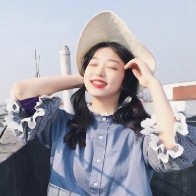 戴帽子女生时尚头像