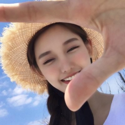 戴帽子女生时尚头像