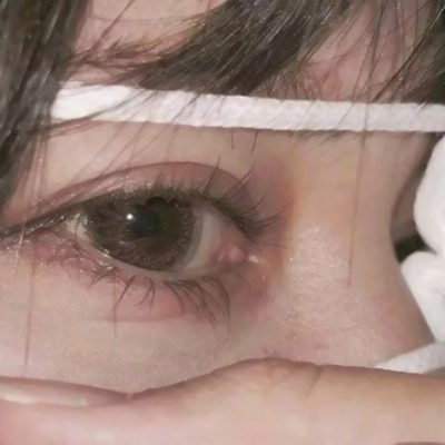 女生脸只露眼睛头像