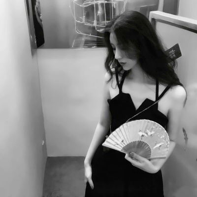 黑白头像女生高冷侧面