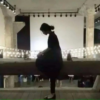 黑白头像女生高冷侧面