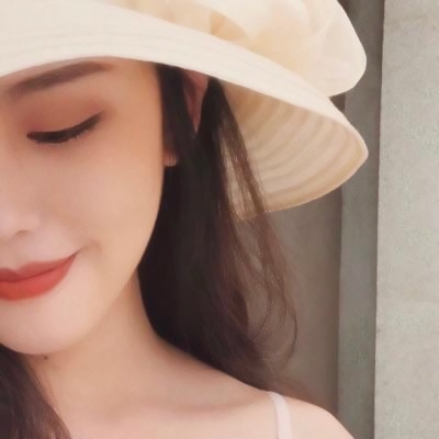 戴帽子女生时尚头像