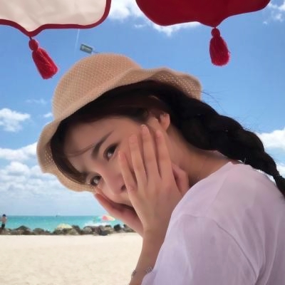 戴帽子女生时尚头像
